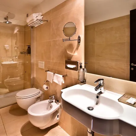 Hotel Th - Cenacolo 4*