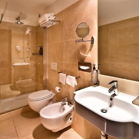 Hotel Th - Cenacolo 4*